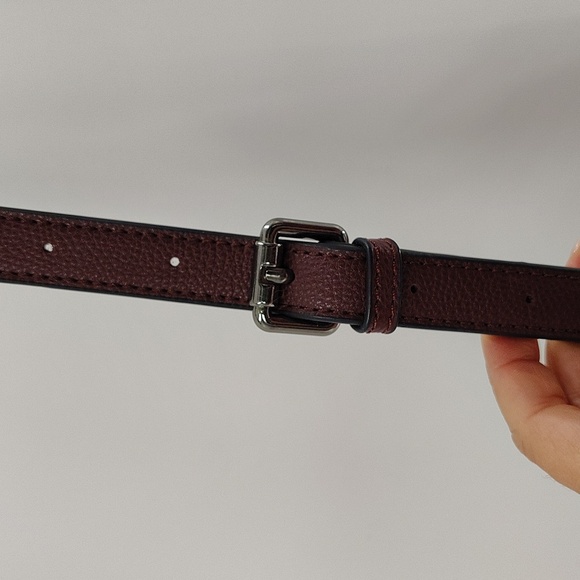Sondra Roberts Squared Crossbody Burgundy Adjustable Squared Off Bag Pebbled - Picture 4 of 8